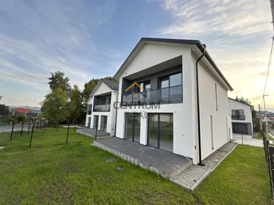 Domy na sprzedaż, 3-pokojowe, Štôla · €259 000