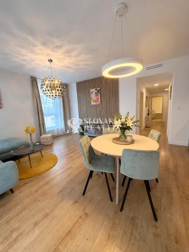 Kiadó lakások, 3-szobás, Nitra · €950