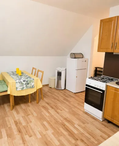Na prenájom 2-izbový byt, 66 m², Sereď, SNP