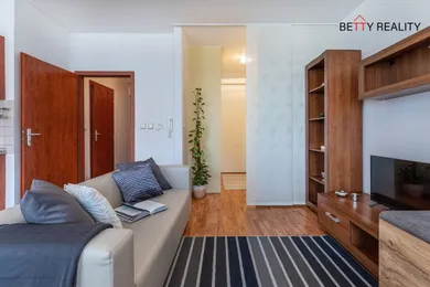 Na prenájom 2-izbový byt, 52 m², Bratislava-Podunajské Biskupice
