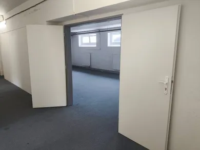 Na prenájom komerčné, 12 m², Bratislava-Rača, Púchovská