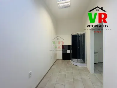 Na prenájom komerčné, 40 m², Nitra, Štefánikova trieda