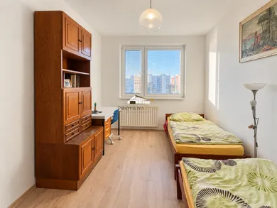 Na prenájom 4-izbový byt, 85 m², Bratislava-Petržalka, Jiráskova