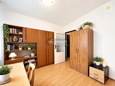 Na predaj 3-izbový byt, 64 m², Levice