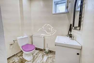 Na predaj 5-izbový dom, 238 m², Vydrany, -