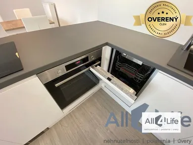 Na prenájom 2-izbový byt, 76 m², Piešťany, Tematínska