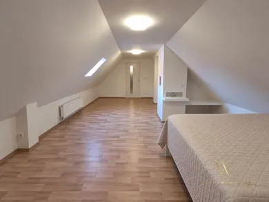 Na predaj 3-izbový dom, 156 m², Bratislava-Rača, Alstrova