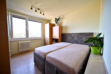 Na predaj 2-izbový byt, 66 m², Hlohovec, Vinohradská