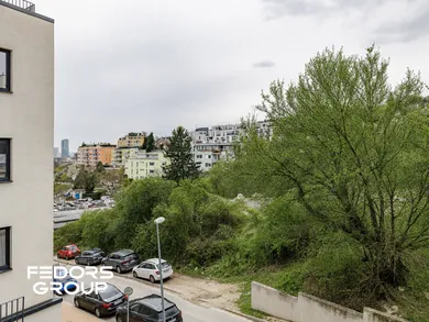 Na predaj 2-izbový byt, 62 m², Bratislava-Nové Mesto, Svätovavrinecká
