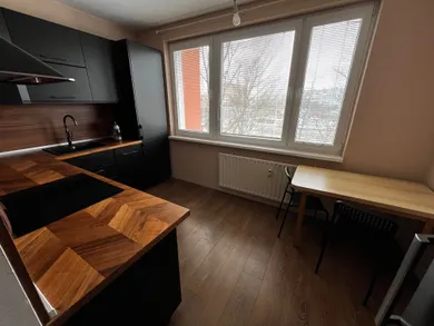 Na predaj 1-izbový byt, 36 m², Bratislava-Petržalka, Rovniankova