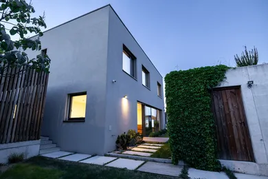 Na predaj dom, 202 m², Bratislava-Nové Mesto, Jeséniova