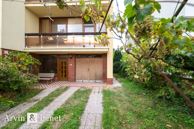Na predaj dom, 244 m², Bratislava-Nové Mesto, Ambrova