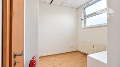 Na prenájom komerčné, 44 m², Bratislava-Ružinov, Seberíniho
