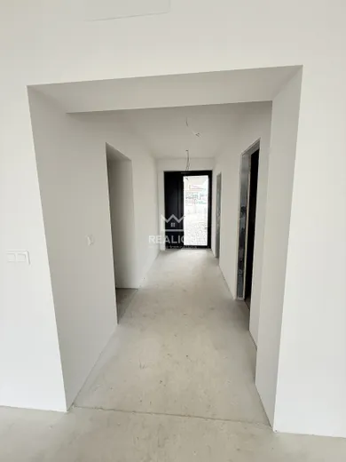 Na predaj 5-izbový dom, 217 m², Banská Bystrica, Komenského