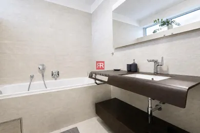 Na prenájom 2-izbový byt, 59 m², Bratislava-Staré Mesto