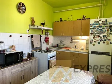 Na predaj 5-izbový dom, 200 m², Handlová, Jilemnického