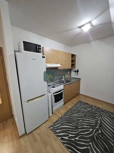 Na prenájom 2-izbový byt, 45 m², Nitra, Južná