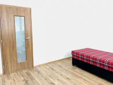 Na prenájom 3-izbový byt, 86 m², Bratislava-Nové Mesto, Šancová