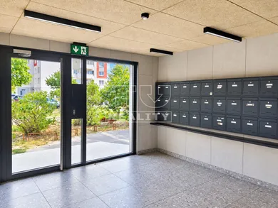 Na predaj 3-izbový byt, 63 m², Bratislava-Karlova Ves