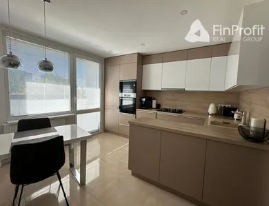 Na predaj 4-izbový byt, 84 m², Bratislava-Petržalka, Bulíkova
