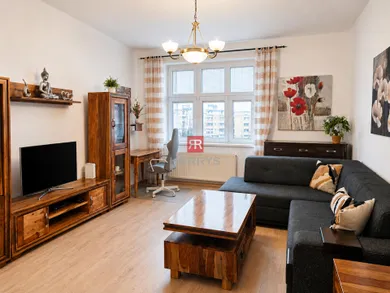 Na prenájom 2-izbový byt, 48 m², Bratislava-Staré Mesto, Grösslingová