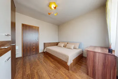 Na predaj 4-izbový byt, 82 m², Bratislava-Petržalka, Osuského