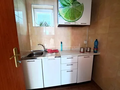 Na prenájom komerčné, 30 m², Bratislava-Nové Mesto, Vajnorská