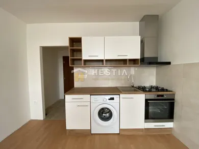 Mieszkania na wynajem, 1-pokojowe, Senica · €420