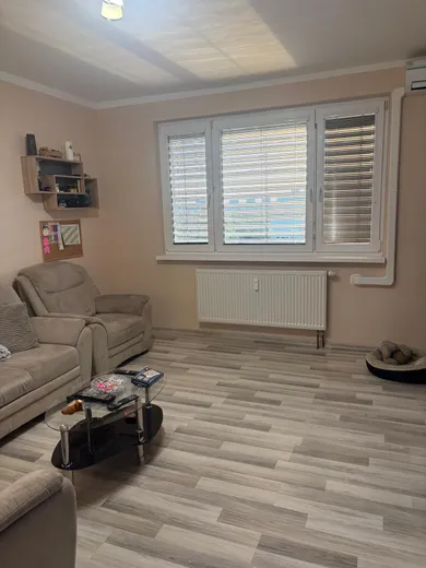 Na predaj 4-izbový byt, 86 m², Bratislava-Petržalka, Humenské nám.