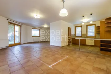 Na prenájom dom, 238 m², Bratislava-Nové Mesto, Suchá