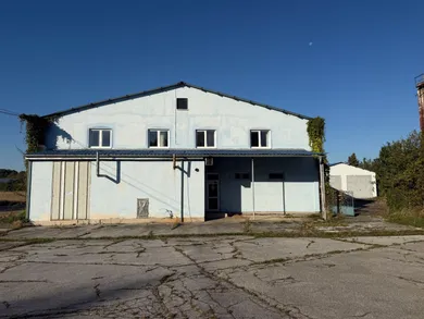 Na prenájom komerčné, 350 m², Tovarníky