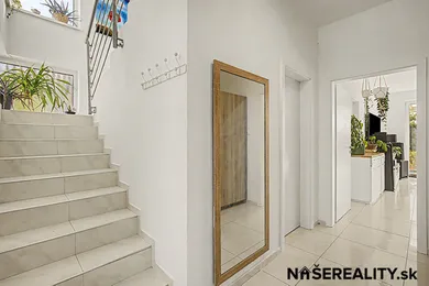 Na predaj dom, 186 m², Pezinok, Podhorská