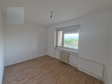 Na predaj 4-izbový byt, 81 m², Bratislava-Vajnory
