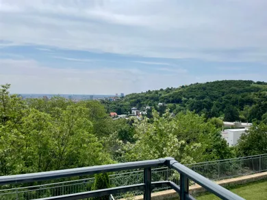 Na prenájom 5-izbový dom, 200 m², Bratislava-Nové Mesto