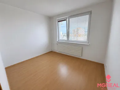 Na predaj 2-izbový byt, 62 m², Topoľčany, Streďanská
