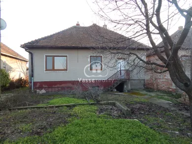 Domy na sprzedaż, 3-pokojowe, Šurany · €145 000
