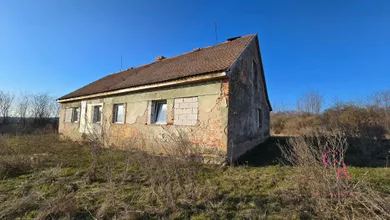 Na predaj dom, Šahy, Hangyás
