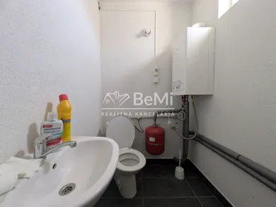Na predaj 3-izbový dom, 180 m², Tesárske Mlyňany