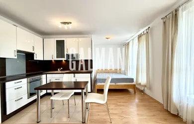 Na prenájom 2-izbový byt, 45 m², Bratislava-Ružinov, Drieňová
