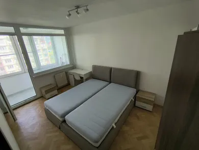 Na prenájom 3-izbový byt, 53 m², Bratislava-Ružinov, Komárnická