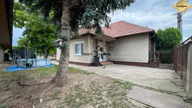Domy na sprzedaż, 5-pokojowe, Šurany · €1