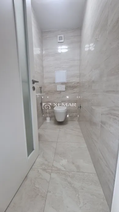 Na prenájom komerčné, 152 m², Banská Bystrica