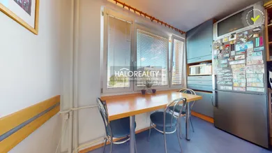 Na predaj 4-izbový byt, 80 m², Žiar nad Hronom