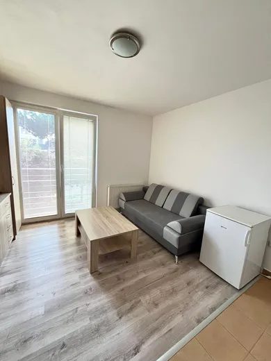 Kiadó lakások, 1-szobás, Zlaté Moravce · €350