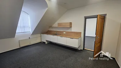 Na prenájom komerčné, 16 m², Zvolen, Námestie SNP