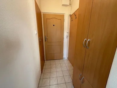 Na prenájom 1-izbový byt, 37 m², Levice, Ul. kpt. J. Nálepku