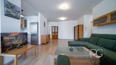 Na prenájom 3-izbový byt, 88 m², Bratislava-Staré Mesto
