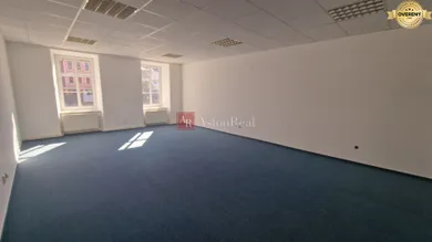 Na prenájom komerčné, 38 m², Poprad, Námestie Sv. Egídia