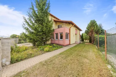 Na predaj 5-izbový dom, 187 m², Trenčín, Hanzlikovská