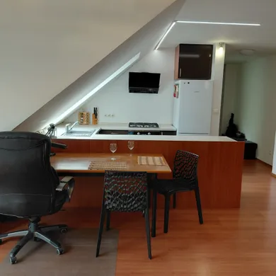 Na prenájom 2-izbový byt, 58 m², Pezinok